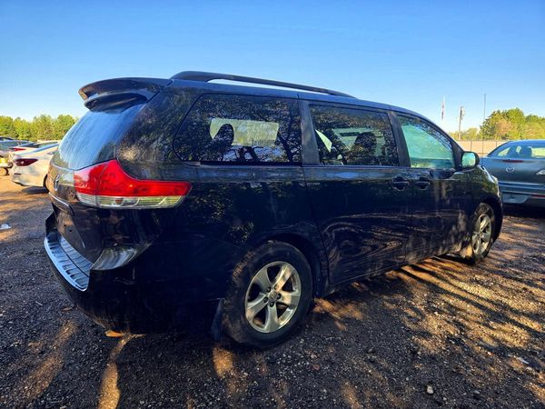 2014 TOYOTA SIENNA