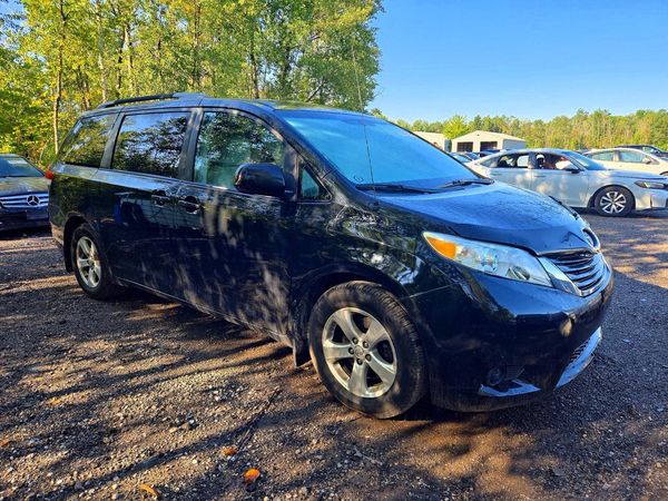 2014 TOYOTA SIENNA