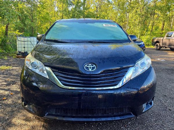 2014 TOYOTA SIENNA