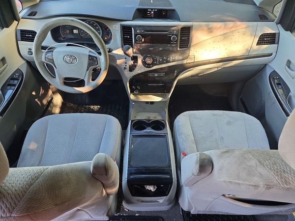 2014 TOYOTA SIENNA