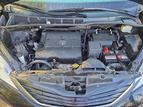 2014 TOYOTA SIENNA