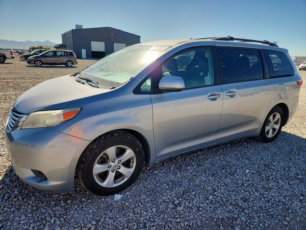2015 TOYOTA SIENNA