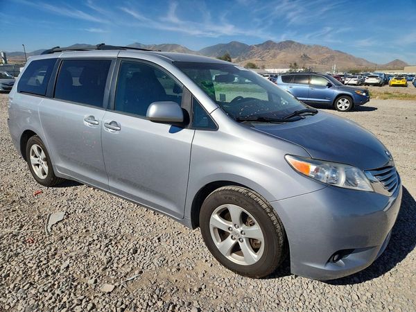 2015 TOYOTA SIENNA
