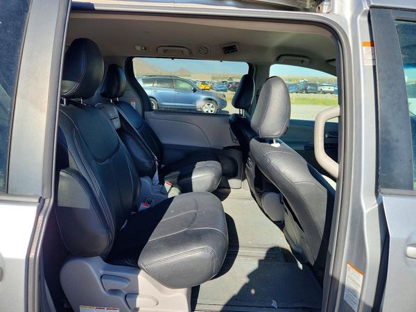 2015 TOYOTA SIENNA