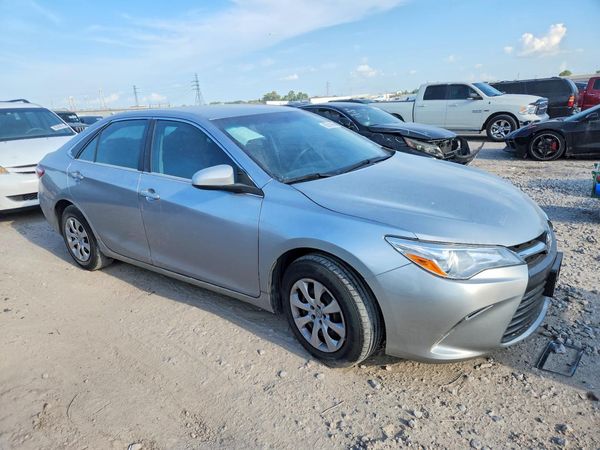 2017 TOYOTA CAMRY LE/SE/XLE/XSE — Passenger 3/4