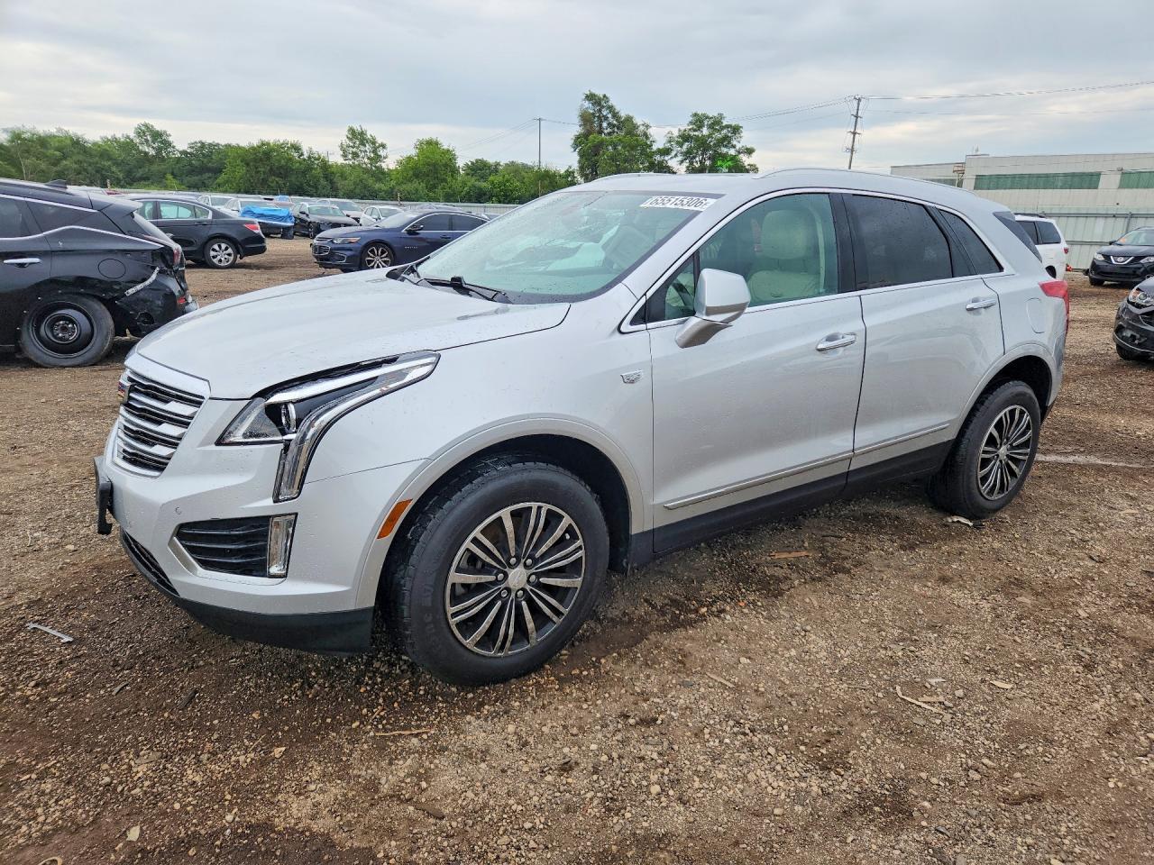 2017 CADILLAC XT5 — Front 3/4