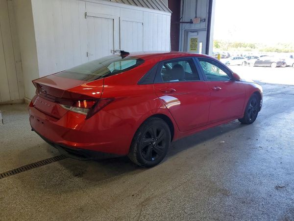 2022 HYUNDAI ELANTRA SEL