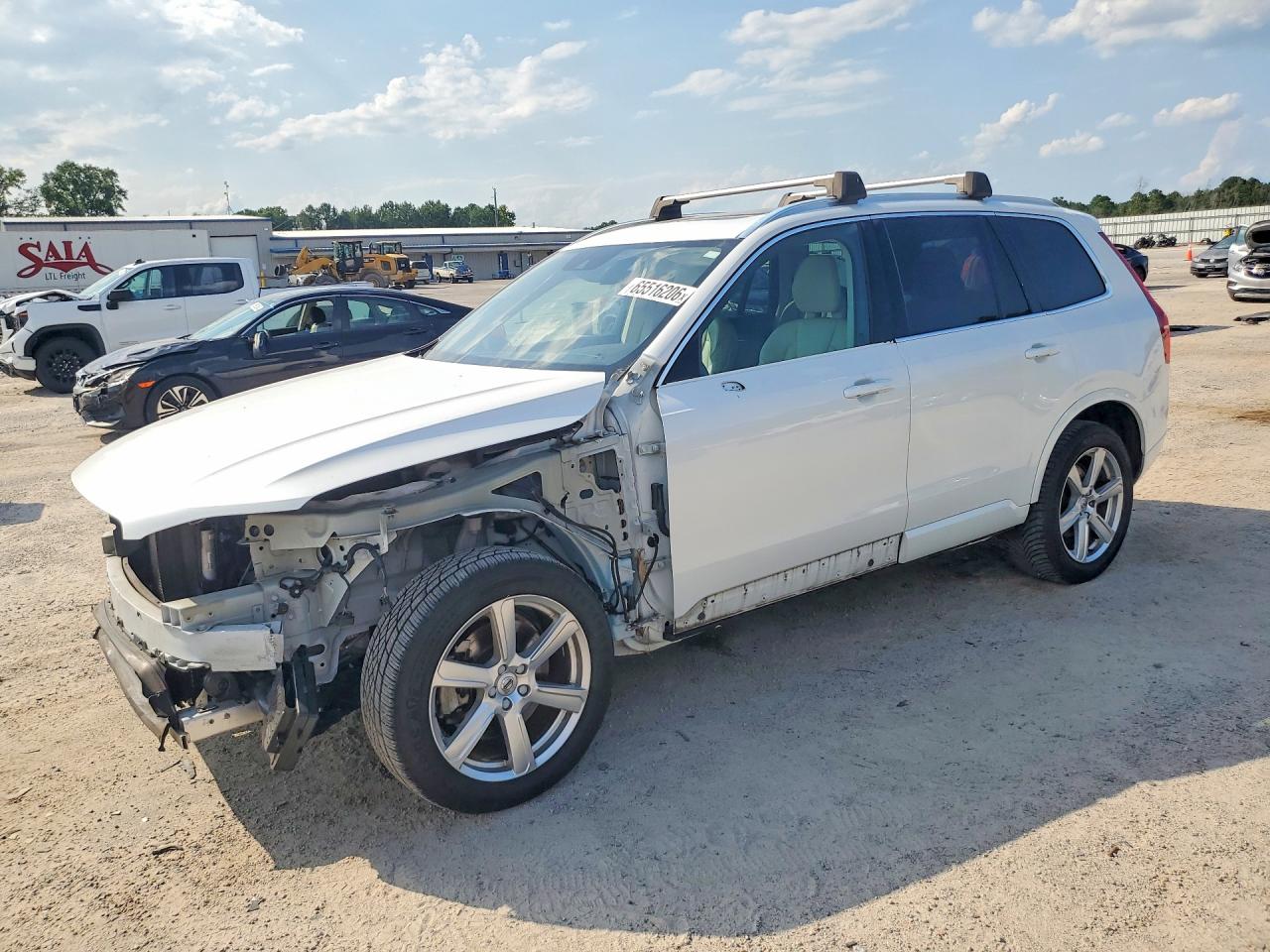 2021 VOLVO XC90 Momentum