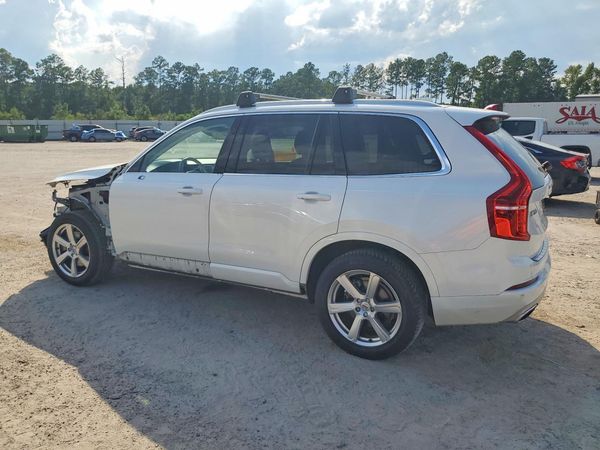 2021 VOLVO XC90 Momentum