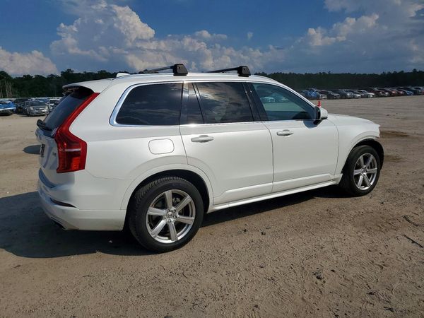 2021 VOLVO XC90 Momentum