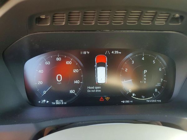 2021 VOLVO XC90 Momentum