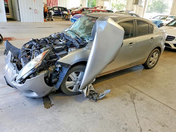 2012 MAZDA 3 Touring/GS — Front 3/4