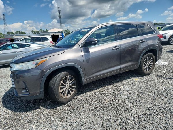 2017 TOYOTA HIGHLANDER
