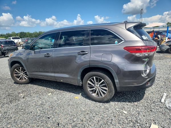 2017 TOYOTA HIGHLANDER