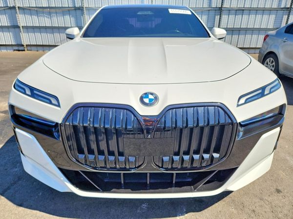 2023 BMW 740