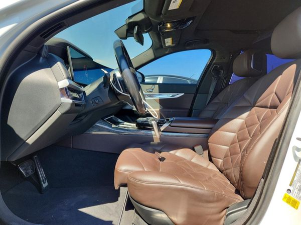 2023 BMW 740