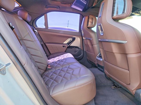 2023 BMW 740