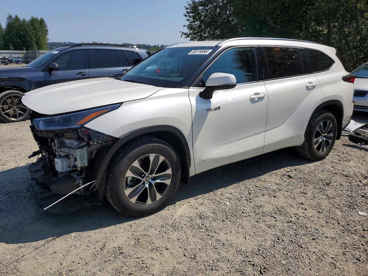 2021 TOYOTA HIGHLANDER XLE