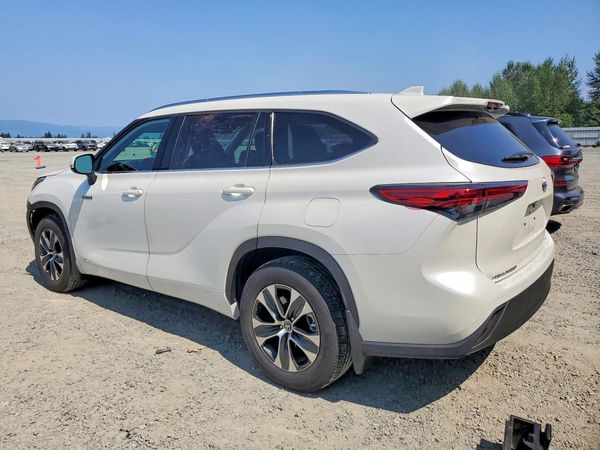 2021 TOYOTA HIGHLANDER XLE