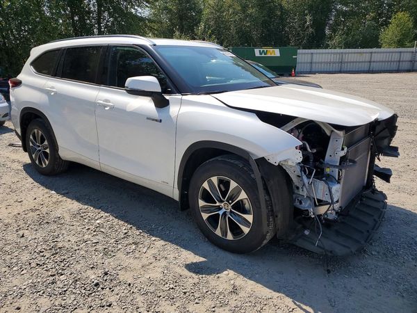 2021 TOYOTA HIGHLANDER XLE