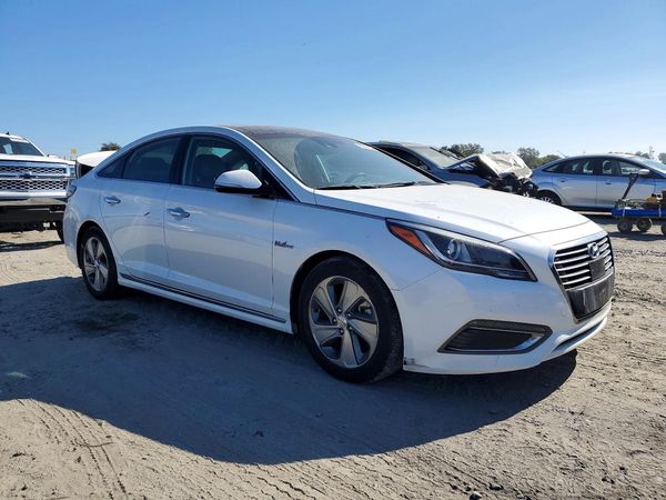2016 HYUNDAI SONATA GLS (Middle)