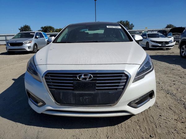2016 HYUNDAI SONATA GLS (Middle)