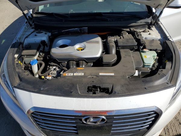 2016 HYUNDAI SONATA GLS (Middle)
