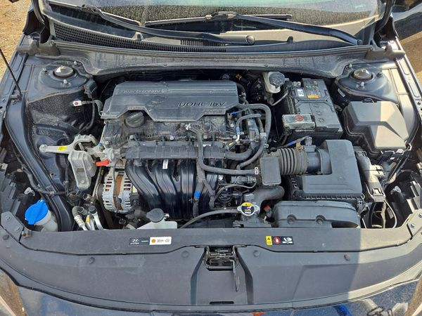 2023 HYUNDAI ELANTRA SEL — Engine bay
