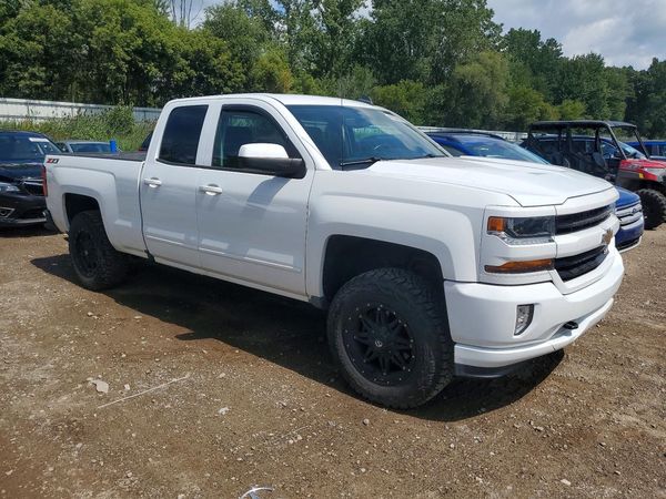 2017 CHEVROLET SILVERADO LT