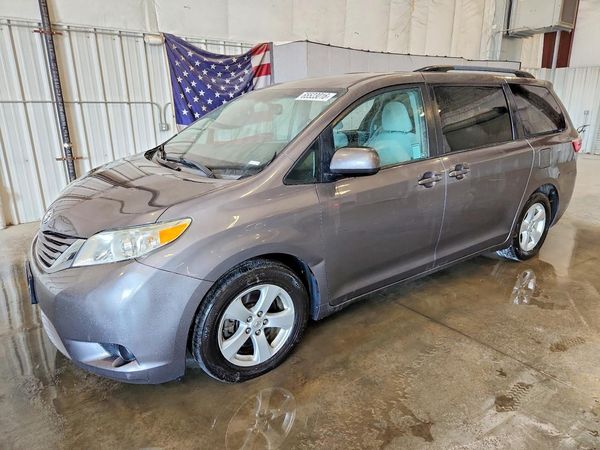 2017 TOYOTA SIENNA LE Mobility/LE