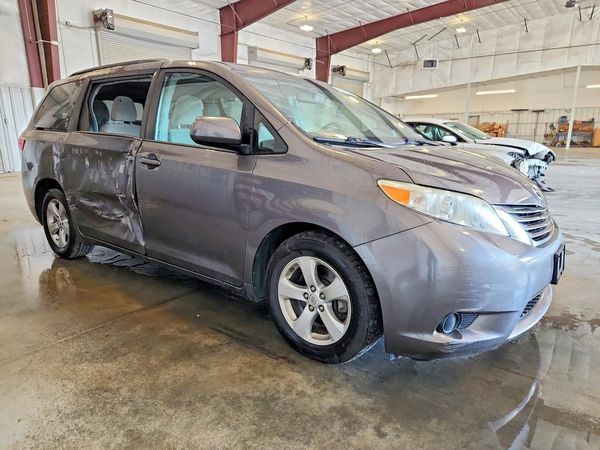 2017 TOYOTA SIENNA LE Mobility/LE