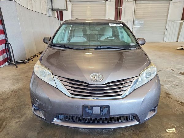 2017 TOYOTA SIENNA LE Mobility/LE