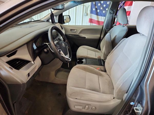 2017 TOYOTA SIENNA LE Mobility/LE