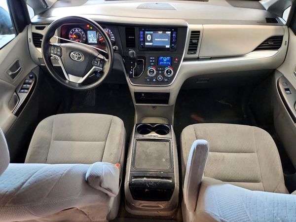 2017 TOYOTA SIENNA LE Mobility/LE