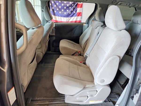 2017 TOYOTA SIENNA LE Mobility/LE