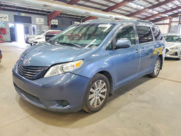 2015 TOYOTA SIENNA