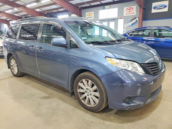 2015 TOYOTA SIENNA