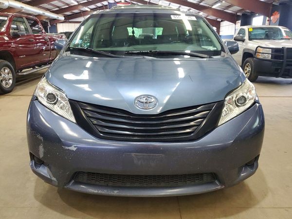 2015 TOYOTA SIENNA