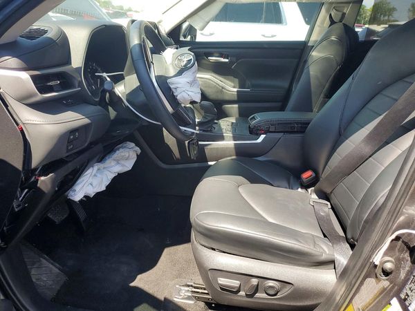2023 TOYOTA HIGHLANDER — DENT