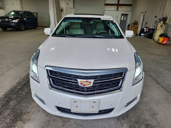2017 CADILLAC XTS Luxury