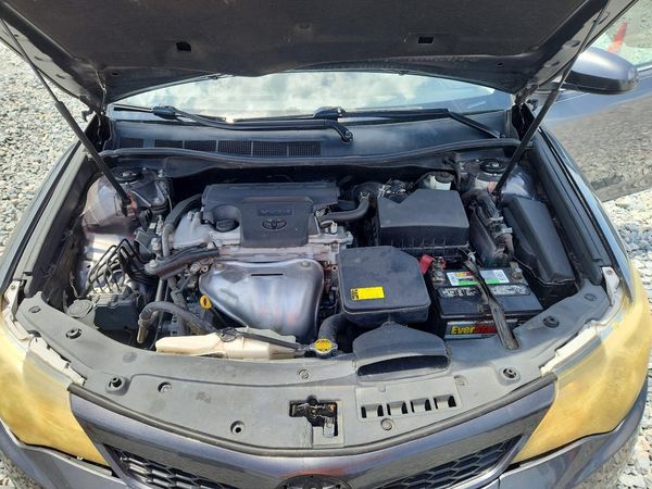 2012 TOYOTA CAMRY — Engine bay