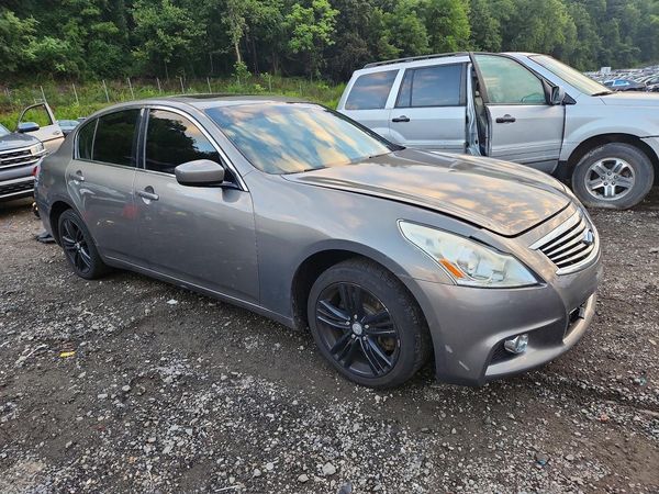 2013 INFINITI G37