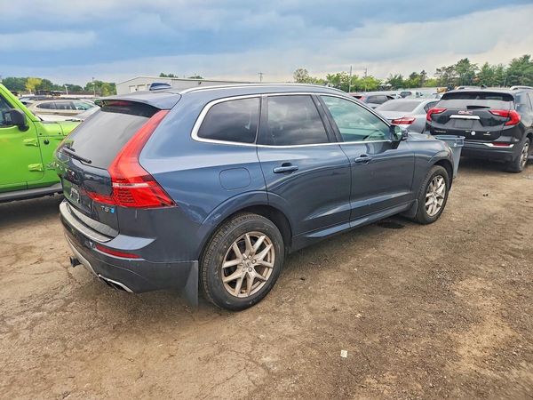 2018 VOLVO XC60 Momentum
