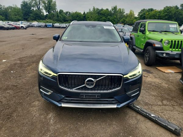 2018 VOLVO XC60 Momentum