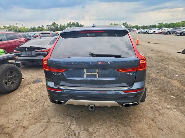 2018 VOLVO XC60 Momentum