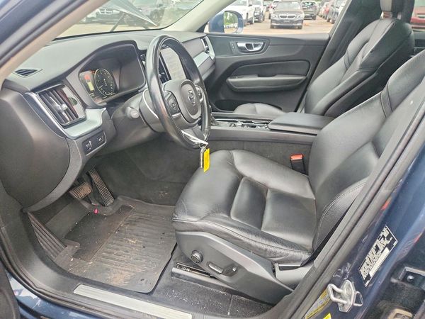 2018 VOLVO XC60 Momentum