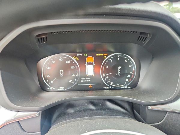 2018 VOLVO XC60 Momentum