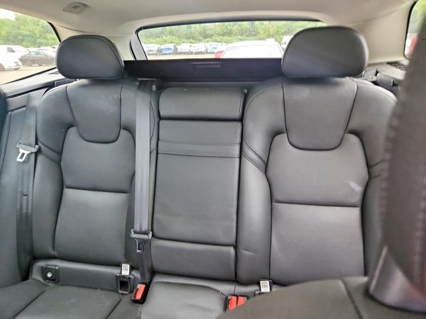 2018 VOLVO XC60 Momentum