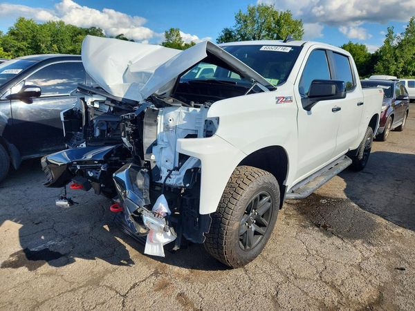 2021 CHEVROLET SILVERADO Trail Boss - LT — Front 3/4