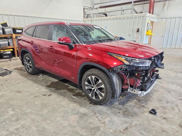 2025 TOYOTA HIGHLANDER — Passenger 3/4